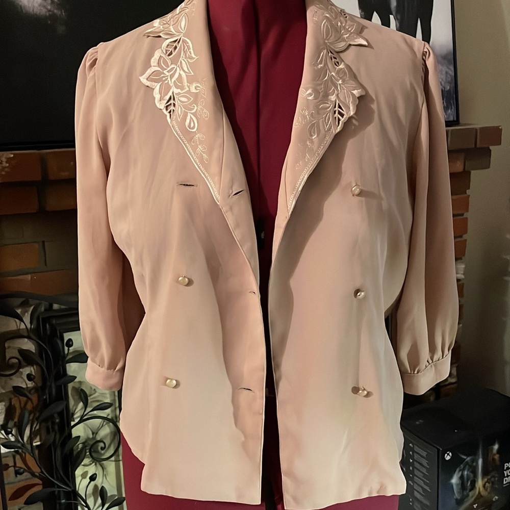 Vintage embroidered pearl button blouse